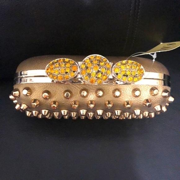 Skulls knuckles ring handles, rhinestone spikes studded clutch. - Picture 3 of 8